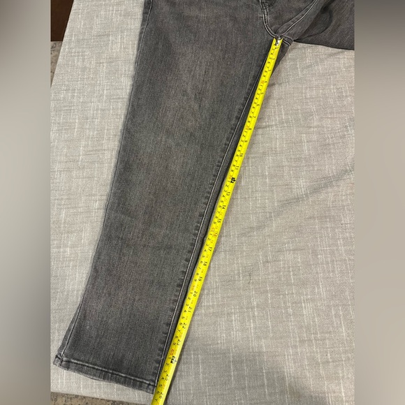 Levi's Gray Vintage Boyfriend Jeans Versatile Style Size 33 - Picture 11 of 11